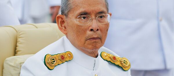 Архивное фото короля Таиланда Пумипона Адульядета - Sputnik Кыргызстан