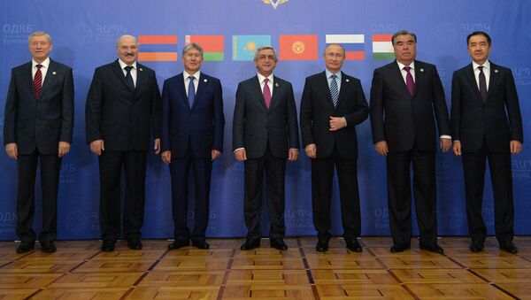 Совместное фотографирование глав делегаций государств-членов ОДКБ - Sputnik Кыргызстан