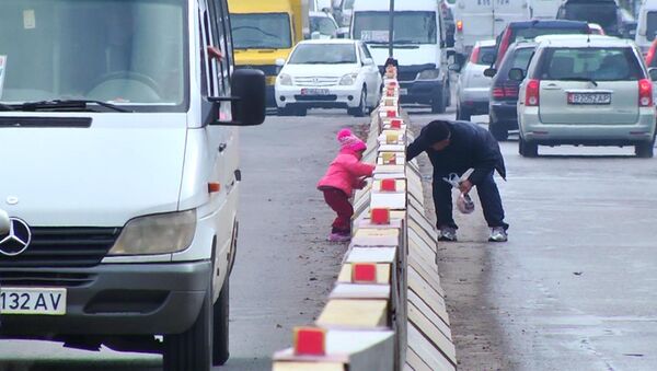 Городские архары — прыжки пешеходов через парапеты на дорогах Бишкека - Sputnik Кыргызстан