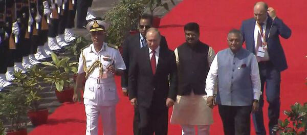 Прибывшего для участия в саммите БРИКС Путина торжественно встретили в Гоа - Sputnik Кыргызстан