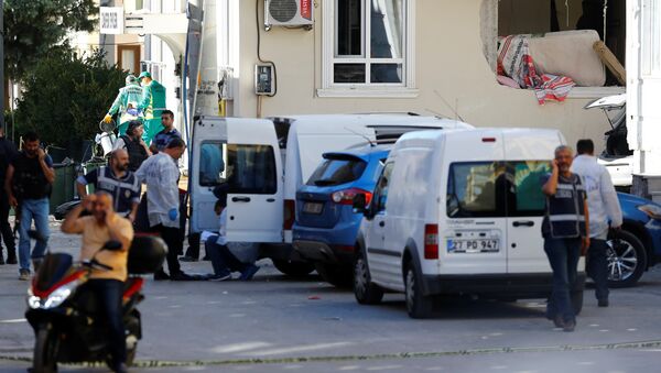 Сотрудники полиции на месте самоподрыва террориста-смертника в Газиантепе на юго-востоке Турции - Sputnik Кыргызстан