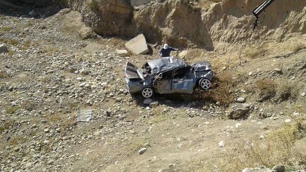Падение автомобиля с обрыва рядом с селом Красный Октябрь Джалал-Абадской области - Sputnik Кыргызстан