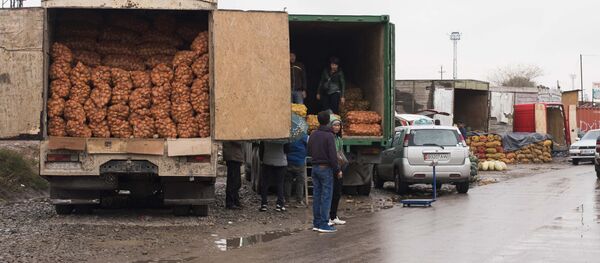 Продажа овощей на рынке Дыйкан-Пишпек. Архивное фото - Sputnik Кыргызстан