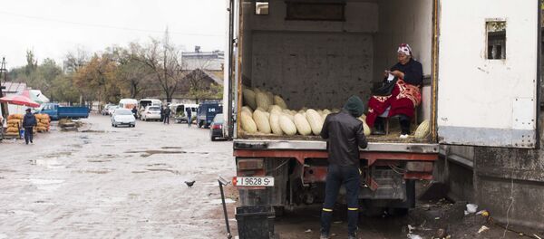 Работа рынка Дыйкан-Пишпек в Бишкеке - Sputnik Кыргызстан