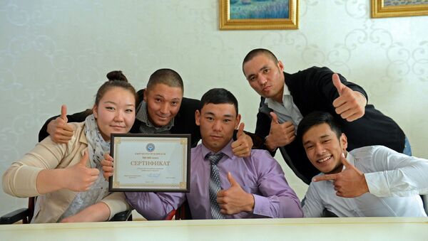 Участники танцевальной группы Тумар. Архивное фото - Sputnik Кыргызстан