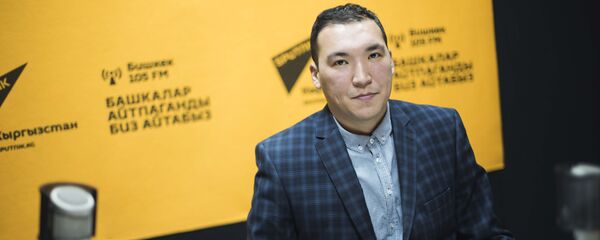 Республикалык тери-венерология борборунун дерматолог-венерологу Кундузбек Тургунбеков маек учурунда - Sputnik Кыргызстан