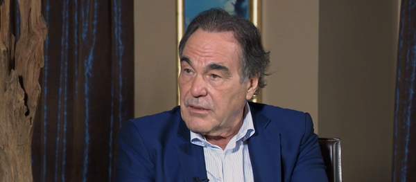 Это информационная война - Оливер Стоун о закрытии счетов RT в Великобритании Это информационная война - Оливер Стоун о закрытии счетов RT в Великобритании - Sputnik Кыргызстан