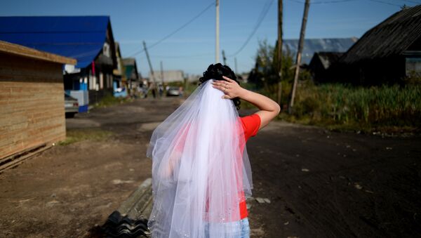Невеста готовится к свадьбе. Архивное фото - Sputnik Кыргызстан