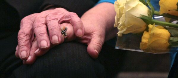 Церемония бракосочетания пары из Дома ветеранов войны прошла в Санкт-Петербурге - Sputnik Кыргызстан