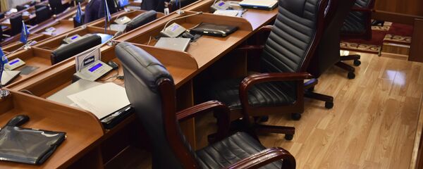 Кресла депутатов Жогорку Кенеша Кресла депутатов Жогорку Кенеша - Sputnik Кыргызстан