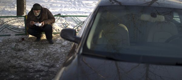 Акция по выдаче питания лицам без определенного места жительства - Sputnik Кыргызстан