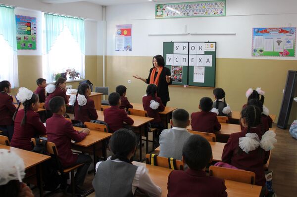 Иш-чарага Кыргызстандын көрүнүктүү инсандары тартылган. - Sputnik Кыргызстан