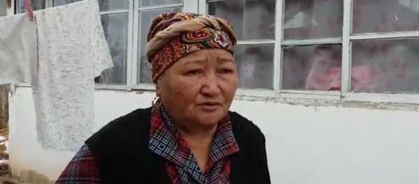 Апасын сагынып, сөйкөсүн сатып Россияга камынган кыздын таенеси окуя тууралуу айтты Апасын сагынып, сөйкөсүн сатып Россияга камынган кыздын таенеси окуя тууралуу айтты - Sputnik Кыргызстан