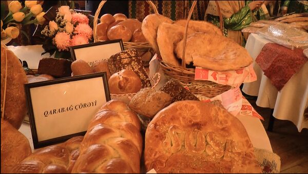 Более пятисот сортов хлеба показали пекари в Баку - Sputnik Кыргызстан