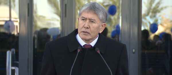 Атамбаев о противниках Конституции, занятиях депутатов и пазухе Бакиева - Sputnik Кыргызстан