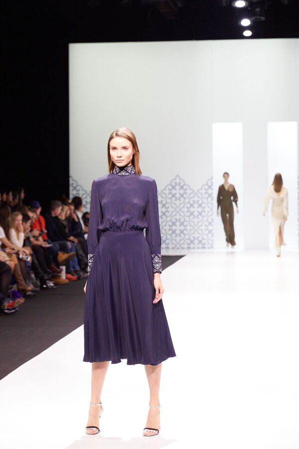 Показ кыргызстанского дизайнера Альбины Калыковой на Moscow Fashion Week - Sputnik Кыргызстан