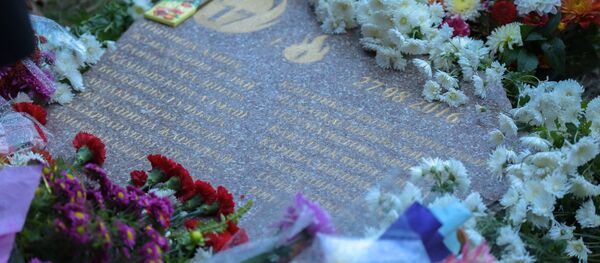 Москвадагы басмаканада чыккан өрттөн каза болгон кыргызстандык кыз-келиндердин жаркын элесине арнап, Бакаев –Айни көчөлөрүнүн кесилишине 18 түп бак тигилди Москвадагы басмаканада чыккан өрттөн каза болгон кыргызстандык кыз-келиндердин жаркын элесине арнап, Бакаев –Айни көчөлөрүнүн кесилишине 18 түп бак тигилди - Sputnik Кыргызстан