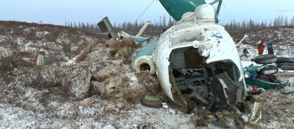 Искореженный кузов и оторванный хвост. Кадры с места крушения Ми-8 в ЯНАО - Sputnik Кыргызстан