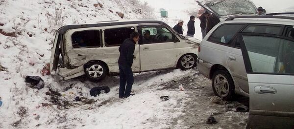 Honda и Toyota, которые столкнулись на 233-м километре автотрассы Бишкек — Ош - Sputnik Кыргызстан