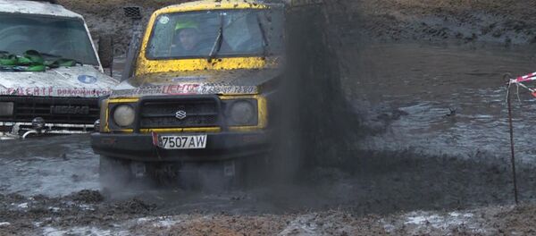 Гонки по бездорожью — кадры с места грязевого побоища - Sputnik Кыргызстан