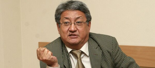 Кыргыз-Түрк Манас университетинин профессору, саясий серепчи Алмаз Акматалиевдин архивдик сүрөтү - Sputnik Кыргызстан