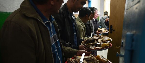 Празднование золотой свадьбы в семье алтайских казахов Дюсенби и Марии Кобдобаевых - Sputnik Кыргызстан