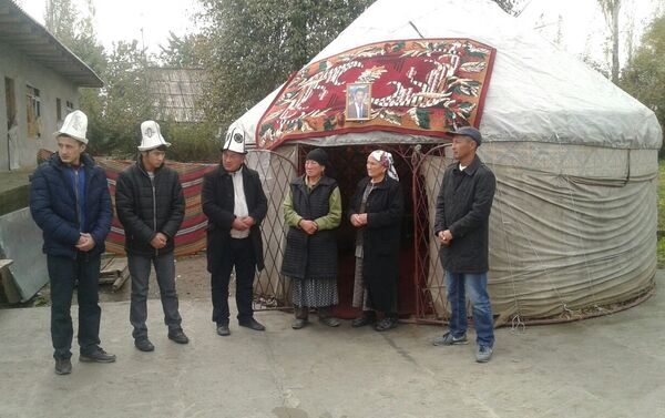 23-октябрь күнү Сымкат айылында уурулукка шектелген өспүрүм үйдүн короосунда муунуп калган - Sputnik Кыргызстан