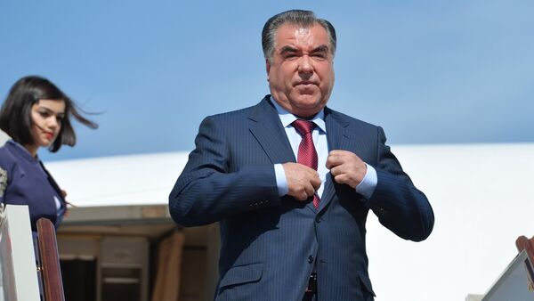 Прилет президента Таджикистана Эмомали Рахмона в Москву - Sputnik Кыргызстан