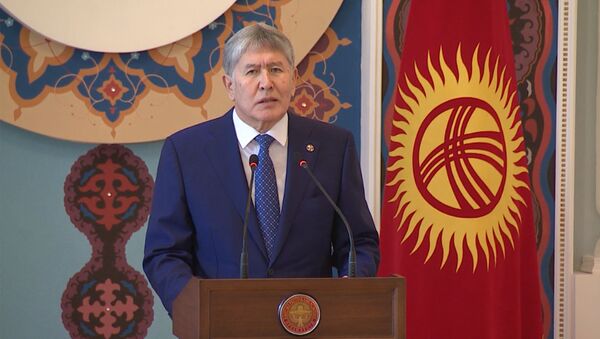 Атамбаев: поправки в Конституцию создадут рай для бизнеса - Sputnik Кыргызстан