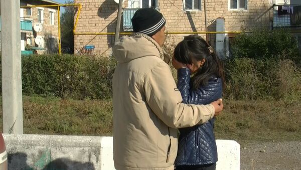 Слезы отца и найденной 15-летней Айпери, или Два месяца длиною в жизнь - Sputnik Кыргызстан
