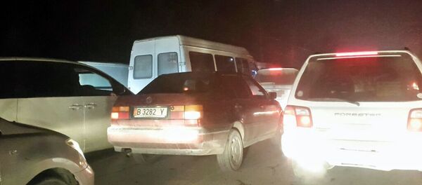 Автомобильный затор по проспекту Дэн Сяопина в Бишкеке Автомобильный затор по проспекту Дэн Сяопина в Бишкеке - Sputnik Кыргызстан