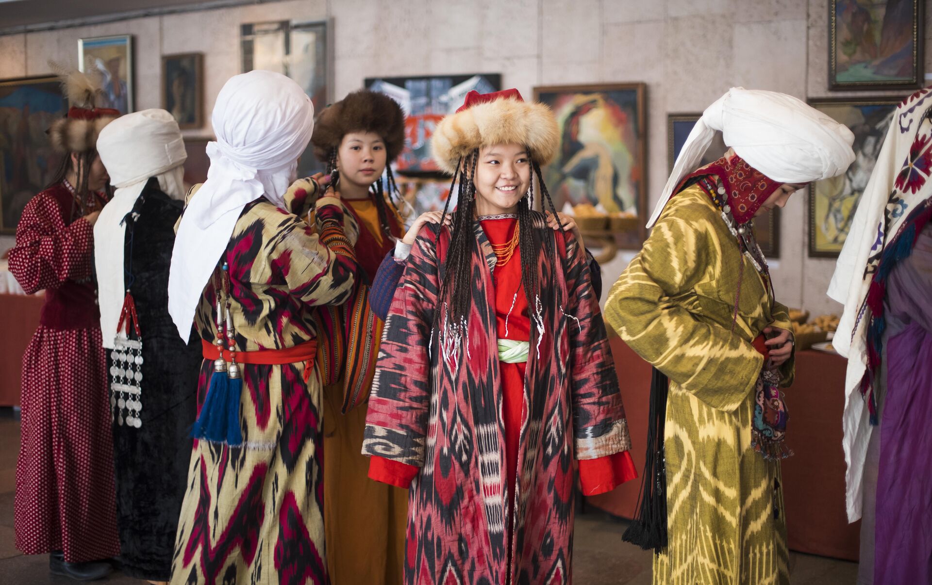 Национальная одежда киргизии фото