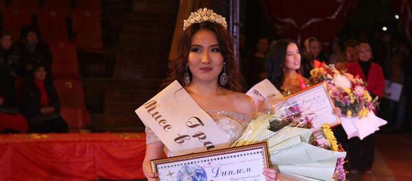 Конкурс Мисс в погонах — 2016 в здании Кыргызского государственного цирка в Бишкеке Конкурс Мисс в погонах — 2016 в здании Кыргызского государственного цирка в Бишкеке - Sputnik Кыргызстан