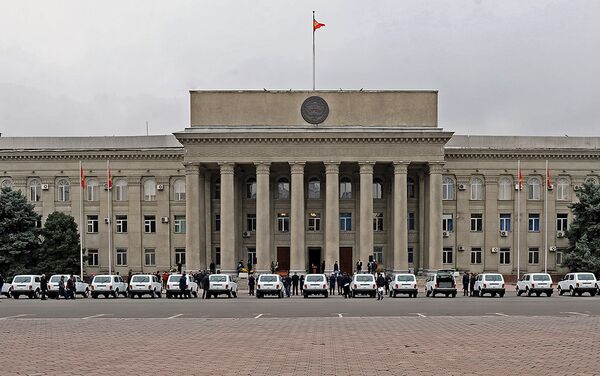 Сегодня, 29 октября, руководители районных филиалов госпредприятия Кыргызпочтасы получили 20 компактных инкассаторских автомашин. - Sputnik Кыргызстан