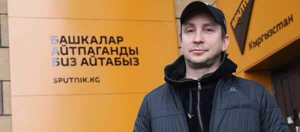 Российский певец, актер, бизнесмен Александр Фадеев (Данко) во время интервью радио Sputnik Кыргызстан Российский певец, актер, бизнесмен Александр Фадеев (Данко) во время интервью радио Sputnik Кыргызстан - Sputnik Кыргызстан