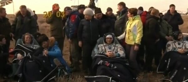 Экипаж 49-й экспедиции успешно приземлился в Казахстане после отстыковки от МКС - Sputnik Кыргызстан