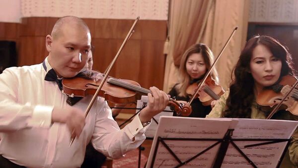Музыка из Гарри Поттера и Звездных войн в исполнении кыргызского оркестра - Sputnik Кыргызстан