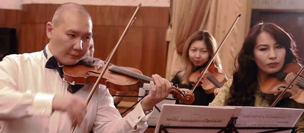 Дүйнө тасмаларындагы мыкты музыкалар кыргыз оркестринин аткаруусунда - Sputnik Кыргызстан