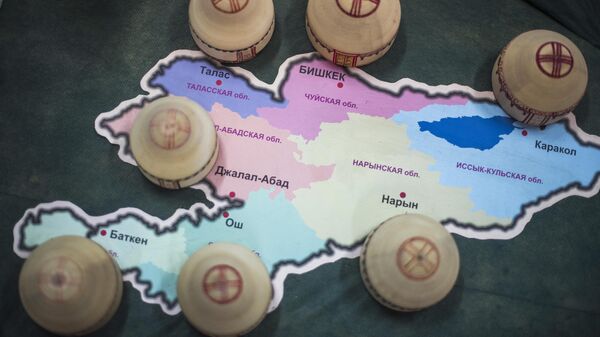 Миниатюрные юрты на карте Кыргызстана. Архивное фото - Sputnik Кыргызстан