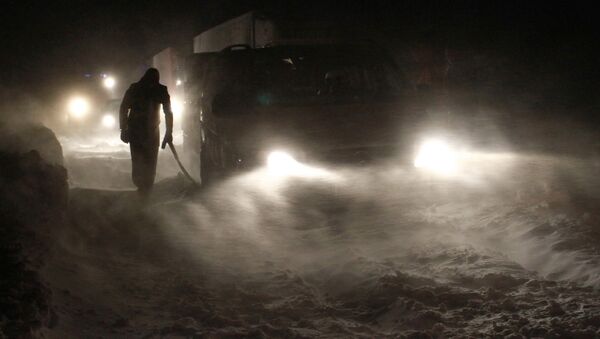 Автомобили в пробке на трассе. Архивное фото - Sputnik Кыргызстан