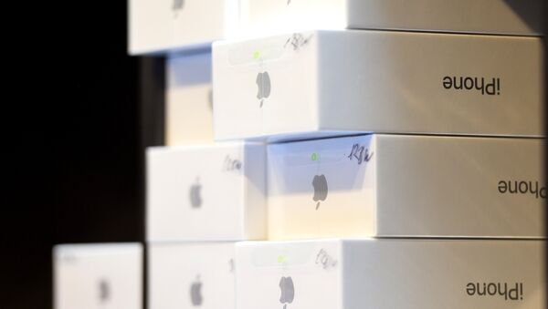 Новые смартфоны iPhone 7 и iPhone 7 Plus в коробках. Архивное фото - Sputnik Кыргызстан