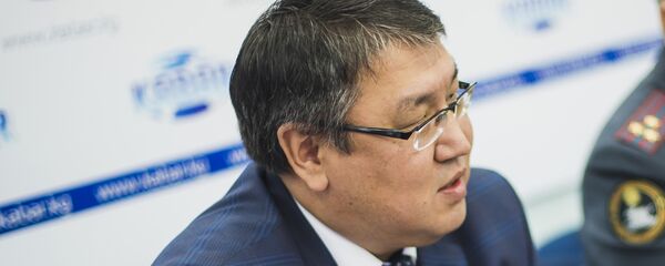 Директор первого политического департамента МИД КР Айбек Молдогазиев на пресс-конференции - Sputnik Кыргызстан