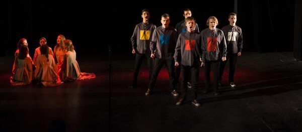 Артисты детского музыкального театра юного актера Москвы во время выступление в Государственном национальном Русском театре драмы имени Чингиза Айтматова - Sputnik Кыргызстан