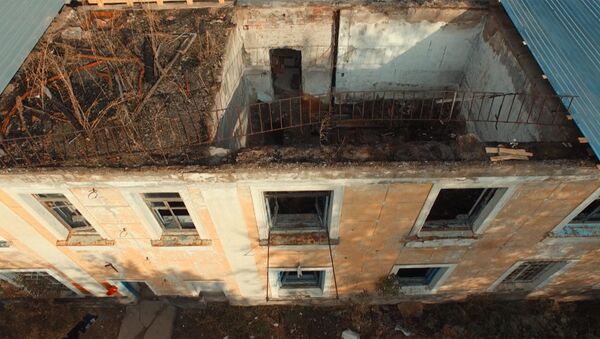 С детьми в разваливающемся доме — как в Шопокове живут погорельцы - Sputnik Кыргызстан