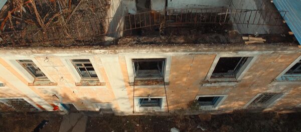 С детьми в разваливающемся доме — как в Шопокове живут погорельцы - Sputnik Кыргызстан