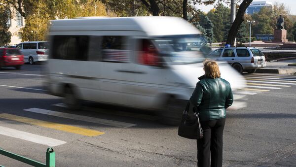 Маршрутное такси на одной из улиц Бишкека. Архивное фото - Sputnik Кыргызстан