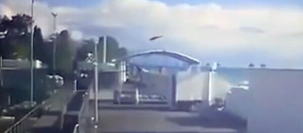 Момент крушения вертолета в Сочи попал на камеру - Sputnik Кыргызстан