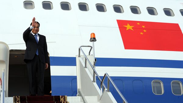 Кытай Мамлекеттик кеңешинин премьери Ли Кэцян расмий сапар менен келди - Sputnik Кыргызстан