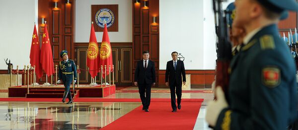 Премьер Государственного совета Ли Кэцян, прибывший с официальным визитом в Бишкеке и глава правительства КР Сооронбай Жээнбеков Премьер Государственного совета Ли Кэцян, прибывший с официальным визитом в Бишкеке и глава правительства КР Сооронбай Жээнбеков - Sputnik Кыргызстан