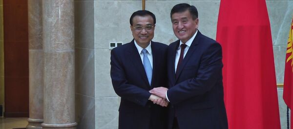 Слова о сотрудничестве и подписание документов — визит премьера КНР Слова о сотрудничестве и подписание документов — визит премьера КНР - Sputnik Кыргызстан